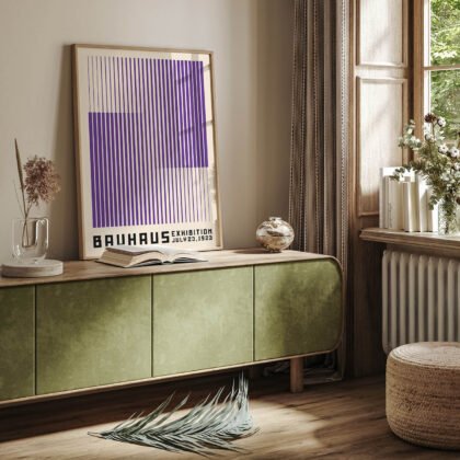 Bauhaus paveikslas – Violetinės vertikalios linijos